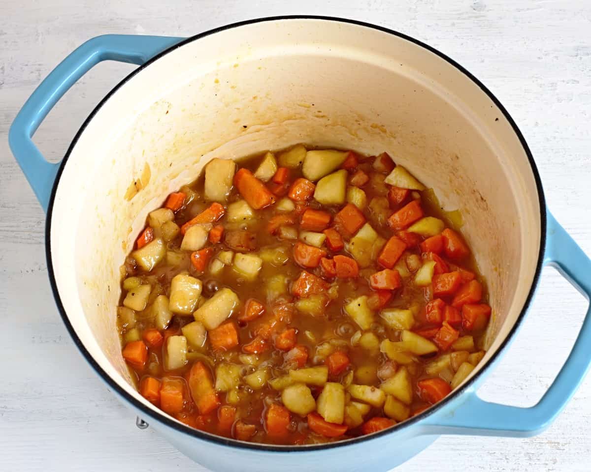 making svíčková sauteed vegetable in a pot