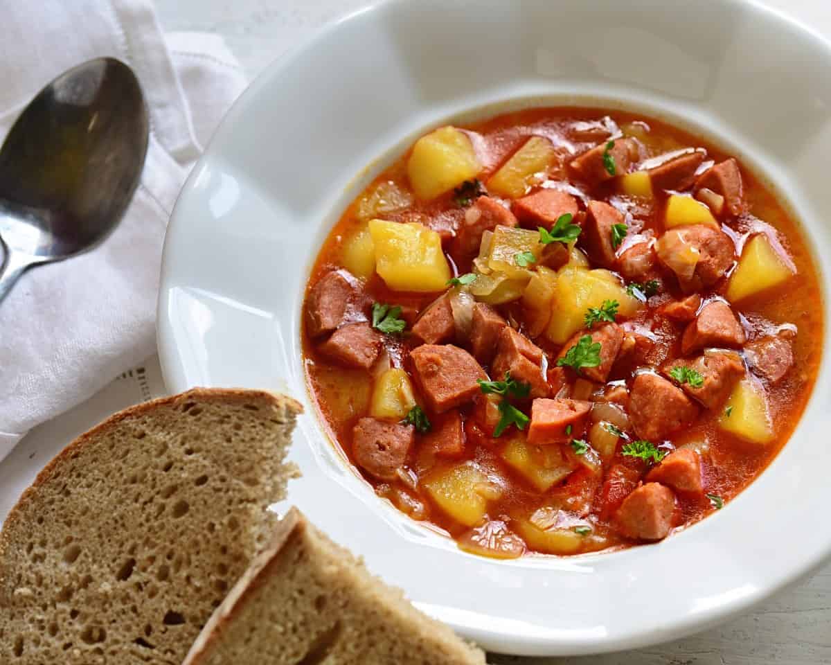 Czech sausage goulash with bread