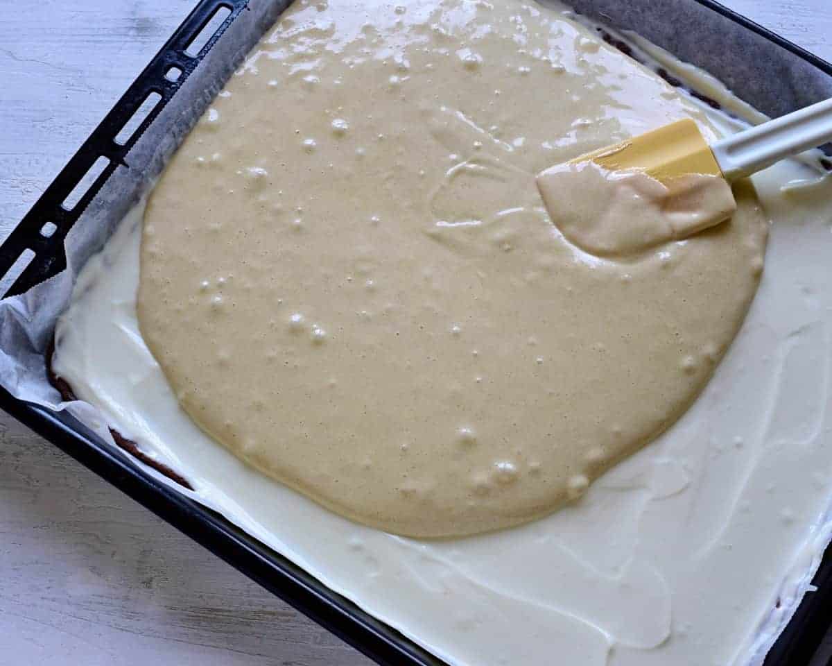 spreading sponge cake