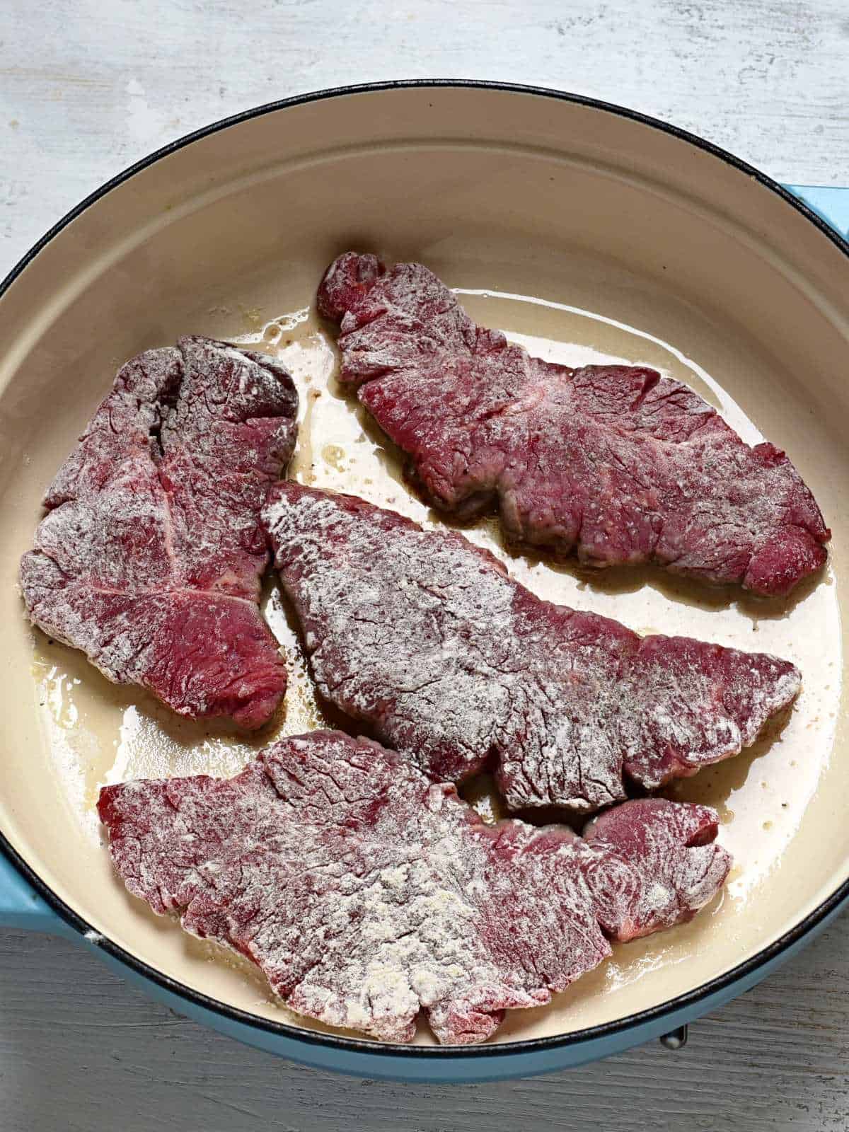 searing beef slices